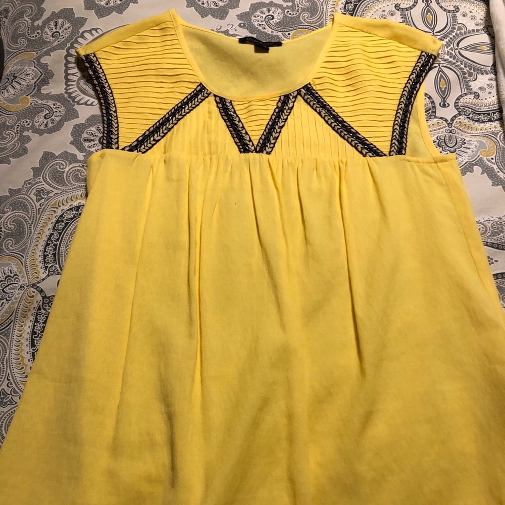 Yellow tank with beautiful detail